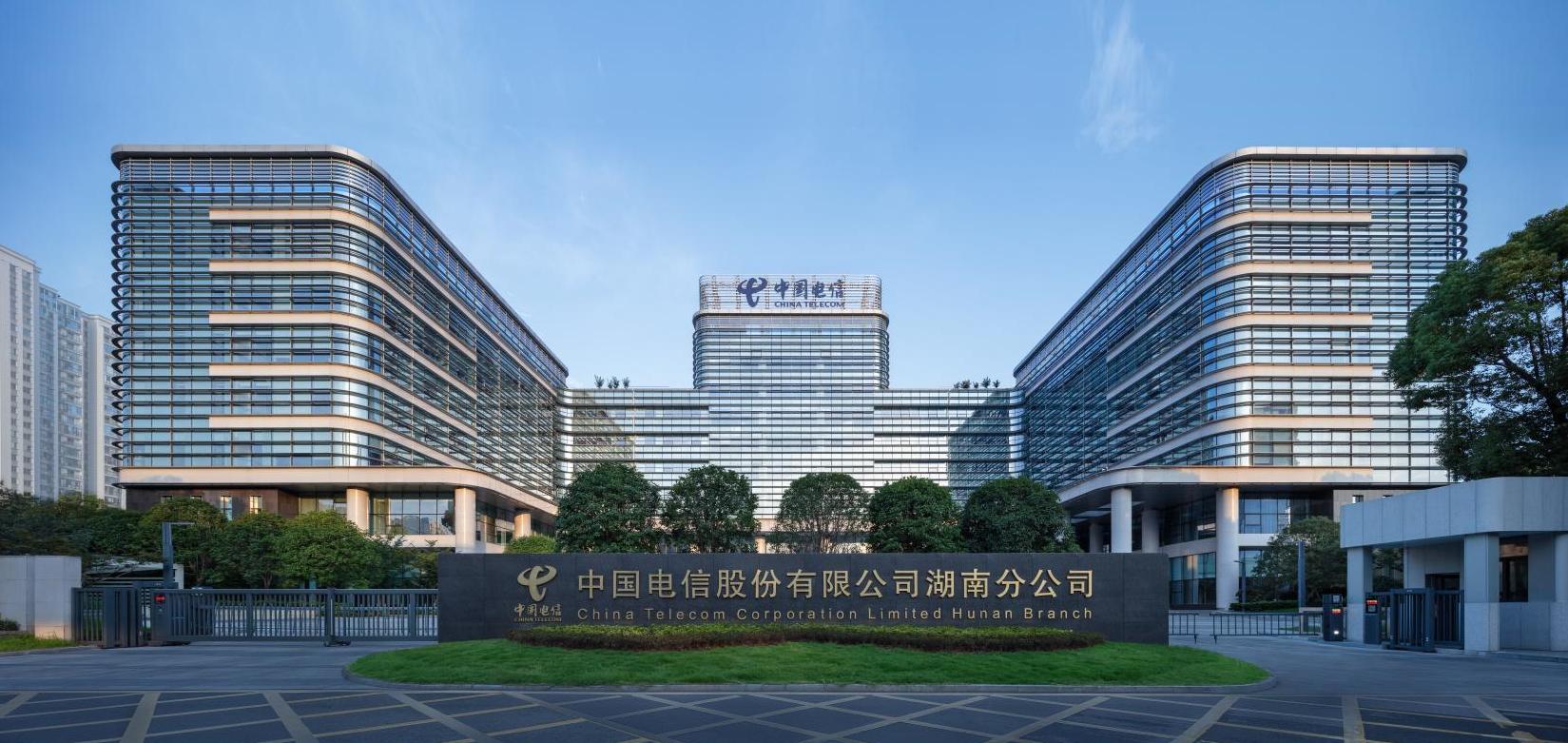 公司承建的湖南信息園（調(diào)度大樓、通信機(jī)房、地下室、附屬樓）工程榮獲兩項(xiàng)（土建、安裝）中國(guó)建設(shè)工程魯班獎(jiǎng)
